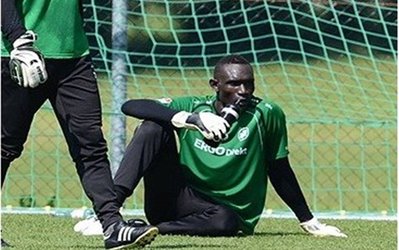 حاشیه‌های تراکتور - پدیده / دروازه‌بان جدید تراکتور نظر خطیبی را جلب نکرد / لک وارد زمین شد