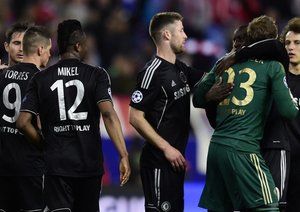 مارک شوارزر - چلسی|تشویق شوارزر به خاطر مهار توپ خطرناک که روی دروازه شون آمد