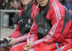 گالری تصاویر علی کریمی|علی کریمی بازیکن سابق بایرن مونیخ و مرد سال آسیا در سال 2004