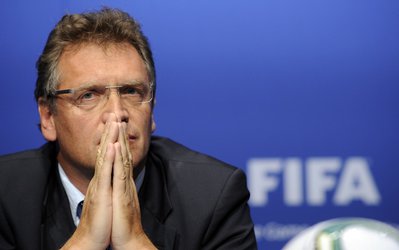 بازدید جروم والکه از ورزشگاه ایتاکوئرائو، محل برگزاری افتتاحیه جام جهانی