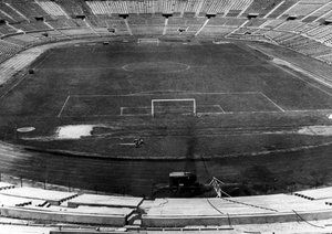 جام جهانی 1962|نمایی از ورزشگاه ناسیونال در سانتیاگو، که برای جام جهانی 1962 شیلی ساخته شد. این ورزشگاه میزبان فینال جام جهانی میان تیم های برزیل و چکسلواکی بود.