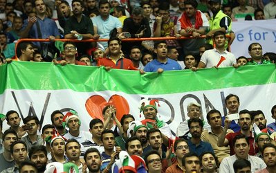 گزارش روز | هوادارانی که انرژی شان را بیهوده هدر می دهند! / حرفه‌ای تشویق نمی‌کنند