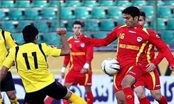 لیگ برتر | حاشیه پیکان - فولاد / ورود زودهنگام بازیکنان فولاد و گوش‌زد نکات فنی در وسط زمین