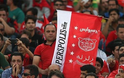تجمع دوباره هواداران پرسپولیس مقابل باشگاه