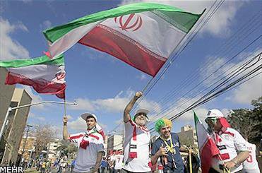 آغاز کریخوانی هواداران تیمهای ایران و آرژانتین/ آنها هیولا نیستند