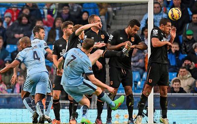 Manchester City find few home comforts as form continues to dip