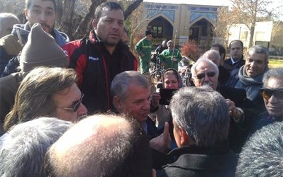 گزارش تصویری | حضور علی پروین در مراسم خاکسپاری مرحوم مرتضی احمدی