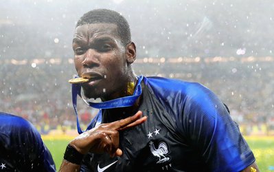 سفر ایجنت پوگبا به شهر منچستر برای قانع کردن شیاطین سرخ به فروش ستاره فرانسوی به بارسلونا