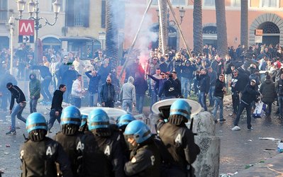 پلیس ایتالیا هواداران متخلف فاینورد را دستگیر کرد / ۶ ماه زندان برای تماشاگران هلندی