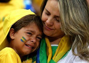 برزیل|اشکهای کودک برزیلی بعد از باختن تیمش مقابل هلند.