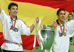 فینال لیگ قهرمانان اروپا 2000|فرناندو مورینتس (چپ) و رائول گونزالس، گلزنان فینال لیگ قهرمانان اروپا 2000. رئال3-والنسیا0.