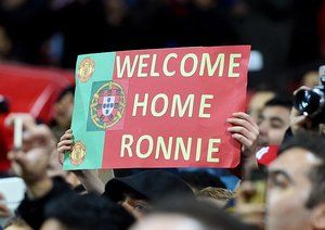 استقبال هواداران یونایتد از رونالدو|None