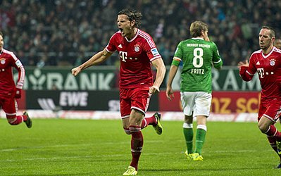 تجمع ۲۰۰ هوادار خشمگین مقابل اتوبوس وردربرمن