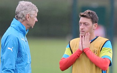 ونگر شایعه جدایی اوزیل از آرسنال را تکذیب کرد