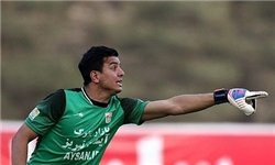 برخورد شدید لک با مهاجم فولاد و اعزام به بیمارستان و حضور استاندار خوزستان