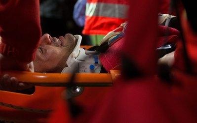 مصدومیت شدید دروازه‌بان سویا در برخورد با بنزما