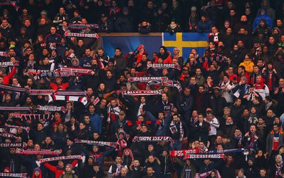 رفتار نژادپرستانه هواداران چلسی با یک سیاه پوست در مترو پاریس