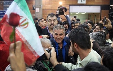 سوژه روز | حاشیه‌های بازگشت تیم ملی به ایران / غول برره بادیگارد کی‌روش شد / بازار عکس سلفی داغ بود