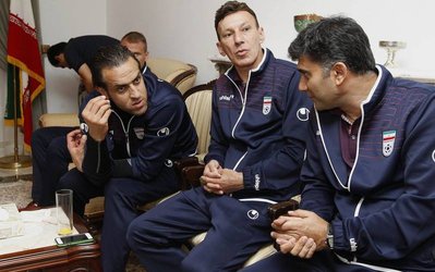 علی کریمی: چه کسی گفته با تیم دوم بنفیکا بازی کردیم؟ / طبیعتاً کی‌روش از اردو راضی بوده است