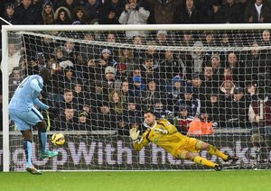 یحیی توره|وست برومویچ 1 - 3 منچستر سیتی / لیگ جزیره