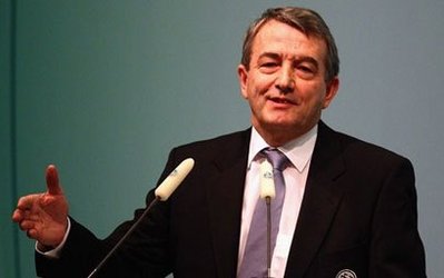 رییس فدراسیون فوتبال آلمان: بلاتر همین حالا باید برود