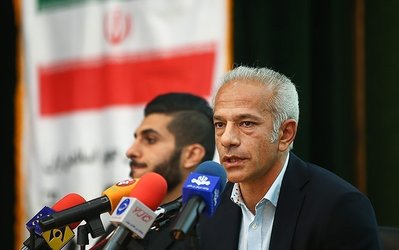 خاکپور: از پسر 11 ساله‌ام و کی‌روش مشورت می‌گیرم اما زیر نظر کسی کار نمی‌کنم / حضور جهانبخش و آزمون در تیم امید به من مربوط نیست