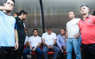 حاشیه تمرین پرسپولیس | استمداد هواداران سرخ از رئیس‌جمهور / پیروانی: ما مربی پرسپولیس هستیم و اتفاقی نیفتاده است