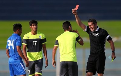 دوستانه | استقلال تهران ۰ - پیکان ۱ در نیمه نخست / از حضور ریوالدو تا اخراج نظری و اشتباه رحمتی