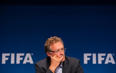فعالیت دبیر کل فیفا به حالت تعلیق در آمد