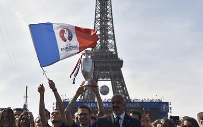 گزارش روز | فرانسه از میزبانی یورو ۲۰۱۶ چه نفعی می‌برد؟