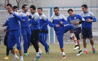 حاشیه‌های تمرین استقلال | بازگشت کرار سوژه هواداران استقلال شد