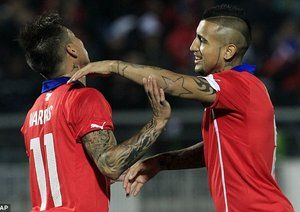 آرتورو ویدال - وارگاس|جشن بازیکنان شیلی بعد از گلزنی بین آرتور ویدال و وارگاس.