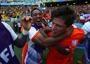 کلاس یان هونته لار|خوشحالی کلاس یان هونته لار ، مهاجم هلند بعد از گلزنی مقابل مکزیک.