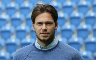 کیکر: داوری و هسل بر سر پیراهن شماره یک بیلفلد رقابت می‌کنند