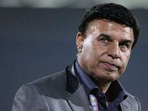 فرهاد عشوندی | پرویزخان شما 60 ساله ای و مربی استقلال ؛کمتر کری بخوان لطفا!