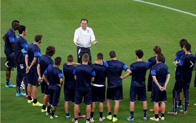 پراندلی: همه می‌گویند انگلیس تیم بهتری است/ بابت کیفیت زمین نگران نیستم