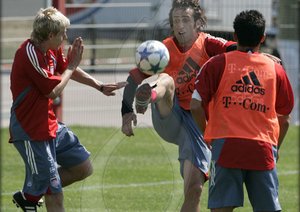 گالری تصاویر علی کریمی