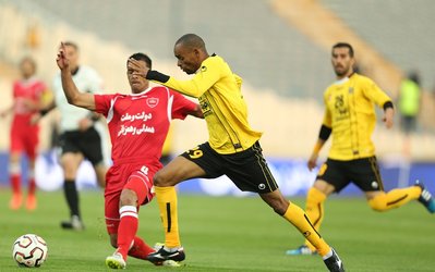 لیگ برتر | نیمه اول: پرسپولیس 1 - سپاهان 0 / سرخ‌پوشان با گل نوروزی نیمه نخست را بردند