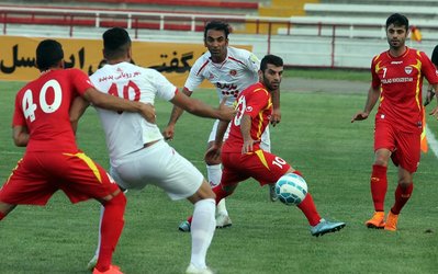 لیگ برتر | پدیده 1 - فولاد خوزستان 1 / فولاد در دقیقه 90 شکست را با تساوی عوض کرد