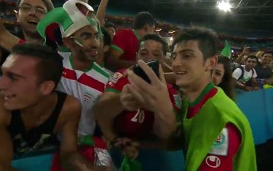 سلفی آزمون با تماشاگران و خوشحالی خاص کیروش