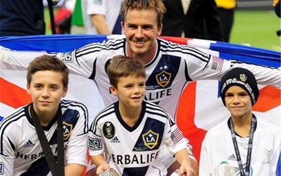 بکام و فرزندش از سانحه رانندگی جان سالم به در بردند