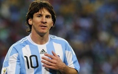 ایجاد ناراحتی برای لیونل مسی به خاطر استفاده از شماره  ۱۰ برای پیراهن سگ‌ها