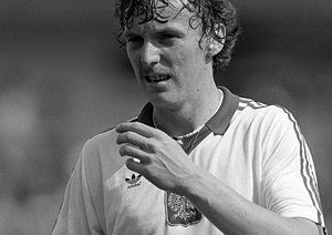 جام جهانی 1982|زبیگنیف بونیک از تیم ملی لهستان حین بازی برابر کامرون در جام جهانی  1982 اسپانیا.