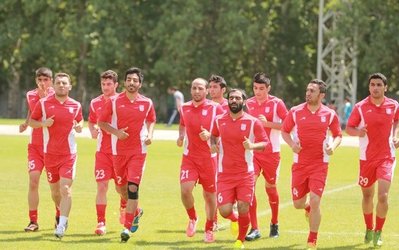 حاشیه تمرین تراکتور | شعار و فحاشی علیه لک در تمرین امروز /  خداحافظی آل‌نعمه از بازیکنان