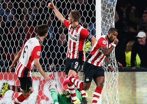 لوسيانو نارسینگ|پی. اس. وی آیندهوون 2 - 1 منچستر یونایتد / لیگ قهرمانان