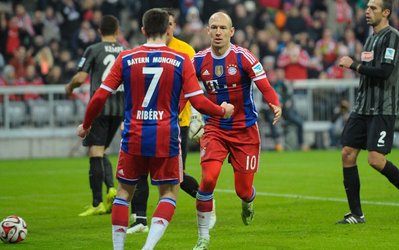 بوندسلیگا | بایرن 2 - فرایبورگ 0 / صدمین گل روبن شاگردان پپ را به امتیاز 42 رساند / شکست خانگی هامبورگ برابر اشتوتگارت 10 نفره + چیدمان تیم‌ها ، خلاصه بازی و گزارش تصویری