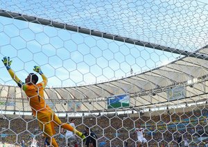 متز هومِلز - هوگو لوریس