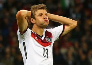 توماس مولر|حسرت توماس مولر بعد از ، از دست دادن شانس گلزنی مقابل الجزایر.