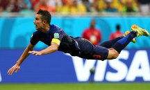 گل اول هلند به اسپانیا توسط فن پرسی