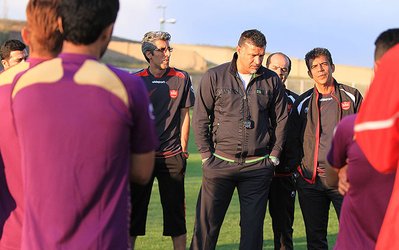 خوش و بش دایی و گونش، خوشحالی بازیکنان و گلزنی بازیکن پیشین استقلال